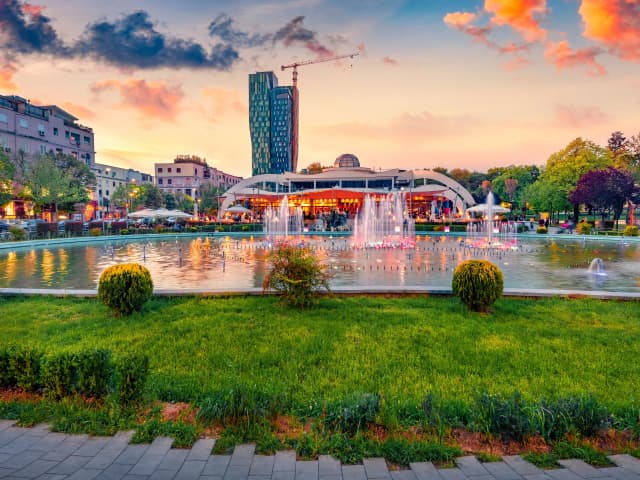 Τίρανα, Αλβανία